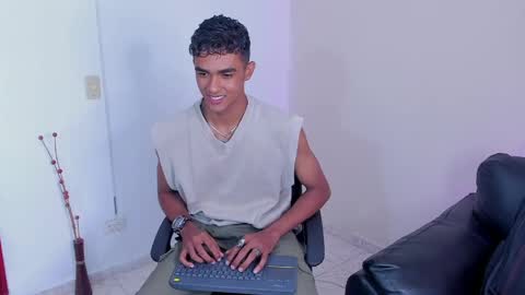 Snapshot of alejandro_williams chatting on 13, 5, 2026 Alejandro williams online show from 13, 5, 2026