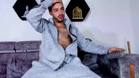 Snapshot of alejandro_zatroro chatting on 7, 2, 2026 ONLYFANS ALEJANDRO ZATRORO online show from 7, 2, 2026