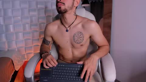 Snapshot of alejandrostorm chatting on 19, 11, 2025 Alejo online show from 19, 11, 2025