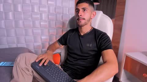 Snapshot of alejandrostorm chatting on 23, 11, 2025 Alejo online show from 23, 11, 2025