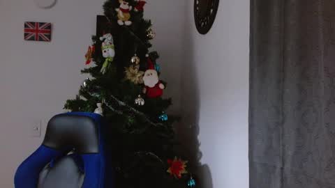 Snapshot of alejo_hot23 chatting on 5, 12, 2025 David online show from 5, 12, 2025