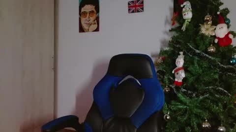 Snapshot of alejo_hot23 chatting on 17, 12, 2025 David online show from 17, 12, 2025