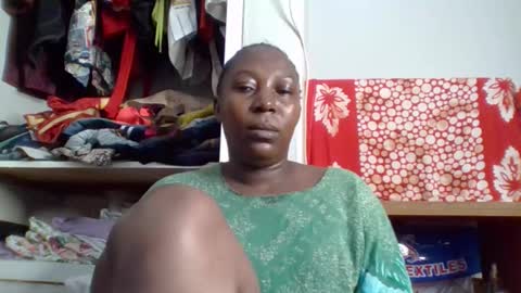 Snapshot of alesha_ chatting on 2, 11, 2025 Noreen Kennth and Emilly online show from 2, 11, 2025