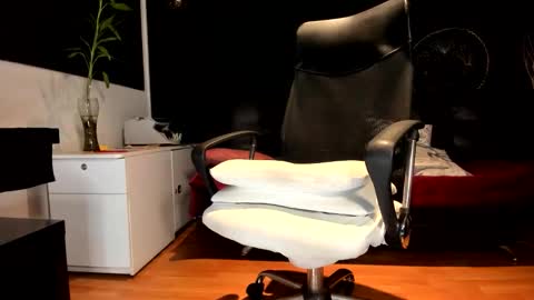 Snapshot of alessandro__wye chatting on 4, 11, 2025 ALESSANDRO WYE online show from 4, 11, 2025