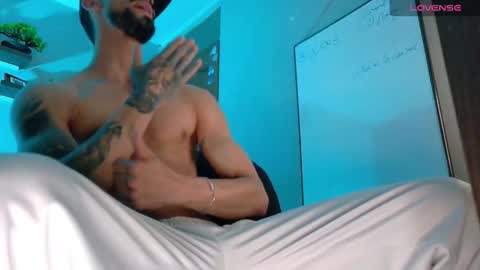 Kciqu3  Independent model online show from 4, 11, 2025