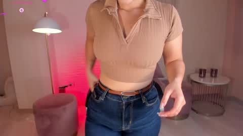 ALESSA ROMERO  online show from 2, 3, 2025