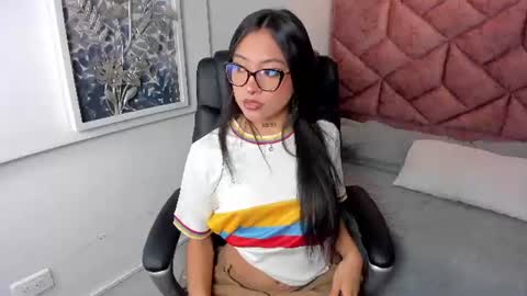 Snapshot of alessia_storm_ chatting on 8, 7, 2026 Alessia online show from 8, 7, 2026