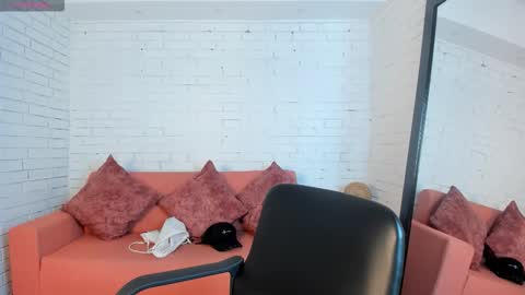 Snapshot of alessia_taylorr chatting on 27, 10, 2025 Alessia Everyday From 0530 to 1430 Col Time online show from 27, 10, 2025