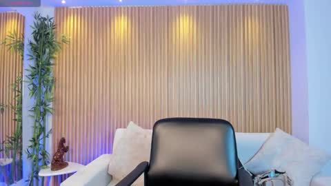 Snapshot of alessia_taylorr chatting on 11, 11, 2025 Alessia Everyday From 0530 to 1430 Col Time online show from 11, 11, 2025