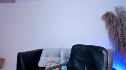 Snapshot of alessia_taylorr chatting on 2, 12, 2025 Alessia Everyday From 0530 to 1430 Col Time online show from 2, 12, 2025