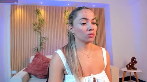 Snapshot of alessia_taylorr chatting on 15, 12, 2025 Alessia Everyday From 0530 to 1430 Col Time online show from 15, 12, 2025