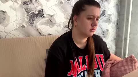 Aletta Oushen online show from 26, 2, 2025