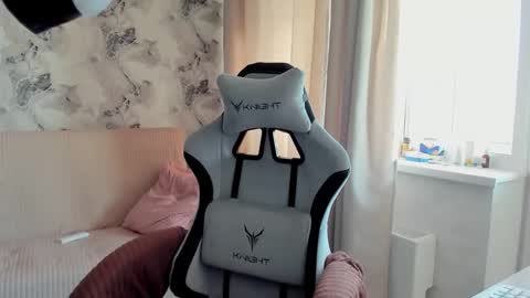 Aletta Oushen online show from 19, 9, 2025