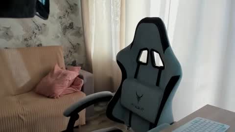 Aletta Oushen online show from 30, 9, 2025