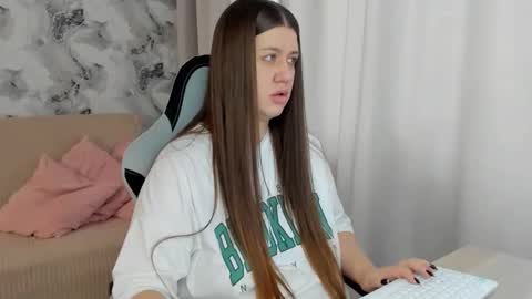 Aletta Oushen online show from 6, 10, 2025