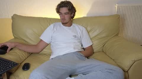 Snapshot of alex83530 chatting on 25, 10, 2025 Alex83530 online show from 25, 10, 2025