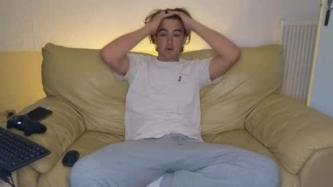 Snapshot of alex83530 chatting on 9, 11, 2025 Alex83530 online show from 9, 11, 2025