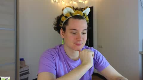 FAVORITE online show from 6, 2, 2025