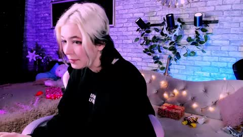 alex_howell online show from 5, 1, 2025