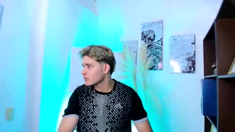 Snapshot of alex_pierce_ chatting on 6, 5, 2026 Alex online show from 6, 5, 2026