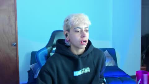 Snapshot of alex_poett chatting on 15, 11, 2025 Residente0xxx online show from 15, 11, 2025