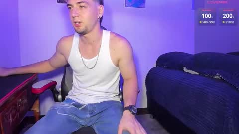 Snapshot of alex_smith0 chatting on 4, 10, 2025 online show from 4, 10, 2025