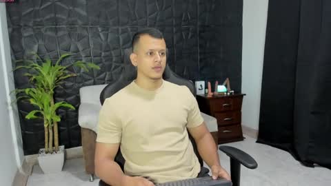Snapshot of alex_tower chatting on 4, 5, 2026 Alex Towers online show from 4, 5, 2026
