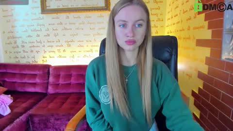 Snapshot of alexa_glory chatting on 5, 11, 2025 Alexa online show from 5, 11, 2025