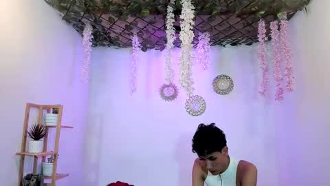 chicos hot online show from 10, 3, 2026