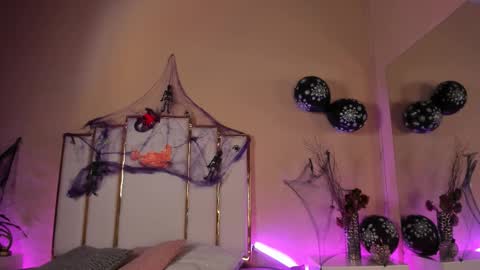 alexandraa_gomez online show from 18, 10, 2025