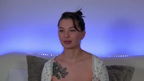 AlexandraBloom online show from 2, 3, 2025