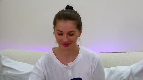 AlexandraBloom online show from 1, 10, 2025