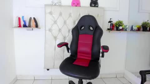 Alexa Smith  online show from 14, 1, 2025