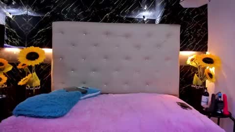 Alexa Smith  online show from 27, 2, 2025