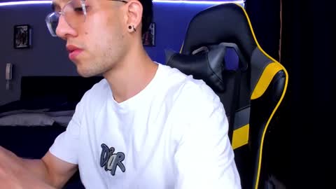 Snapshot of alexgiraldo__ chatting on 24, 9, 2025 alexgiraldo__ online show from 24, 9, 2025