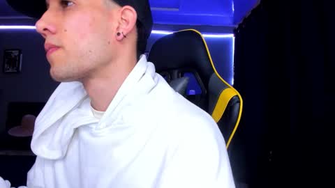 Snapshot of alexgiraldo__ chatting on 28, 9, 2025 alexgiraldo__ online show from 28, 9, 2025