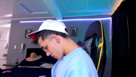 Snapshot of alexgiraldo__ chatting on 1, 10, 2025 alexgiraldo__ online show from 1, 10, 2025