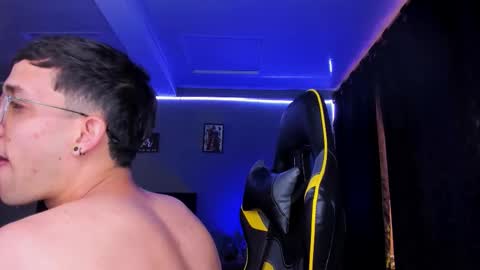 Snapshot of alexgiraldo__ chatting on 17, 10, 2025 alexgiraldo__ online show from 17, 10, 2025