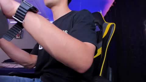 Snapshot of alexgiraldo__ chatting on 19, 10, 2025 alexgiraldo__ online show from 19, 10, 2025