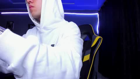 Snapshot of alexgiraldo__ chatting on 29, 10, 2025 alexgiraldo__ online show from 29, 10, 2025