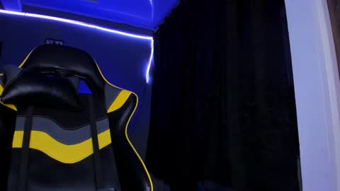 Snapshot of alexgiraldo__ chatting on 31, 10, 2025 alexgiraldo__ online show from 31, 10, 2025