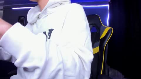 Snapshot of alexgiraldo__ chatting on 4, 11, 2025 alexgiraldo__ online show from 4, 11, 2025