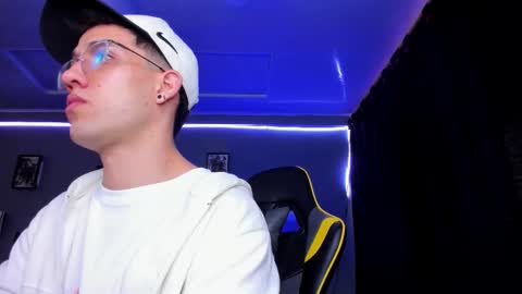 Snapshot of alexgiraldo__ chatting on 7, 11, 2025 alexgiraldo__ online show from 7, 11, 2025