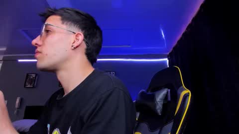 Snapshot of alexgiraldo__ chatting on 8, 11, 2025 alexgiraldo__ online show from 8, 11, 2025