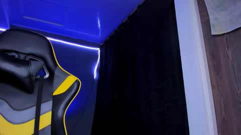 Snapshot of alexgiraldo__ chatting on 14, 11, 2025 alexgiraldo__ online show from 14, 11, 2025