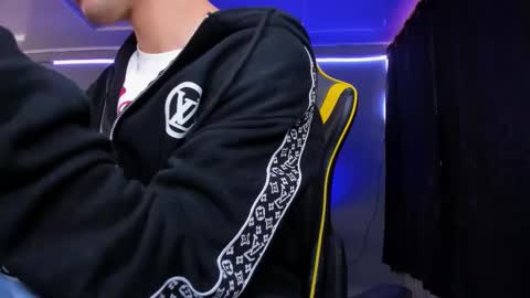 Snapshot of alexgiraldo__ chatting on 17, 11, 2025 alexgiraldo__ online show from 17, 11, 2025