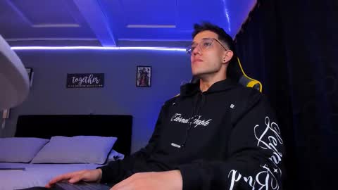 Snapshot of alexgiraldo__ chatting on 2, 12, 2025 alexgiraldo__ online show from 2, 12, 2025