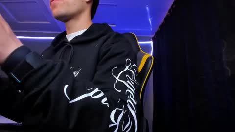 Snapshot of alexgiraldo__ chatting on 3, 12, 2025 alexgiraldo__ online show from 3, 12, 2025