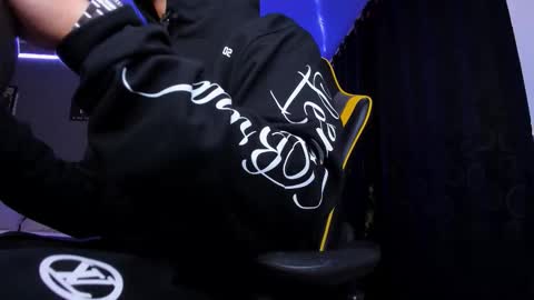 Snapshot of alexgiraldo__ chatting on 4, 12, 2025 alexgiraldo__ online show from 4, 12, 2025