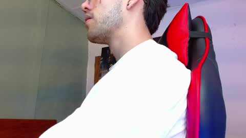 Snapshot of alexgiraldo__ chatting on 3, 6, 2026 alexgiraldo__ online show from 3, 6, 2026